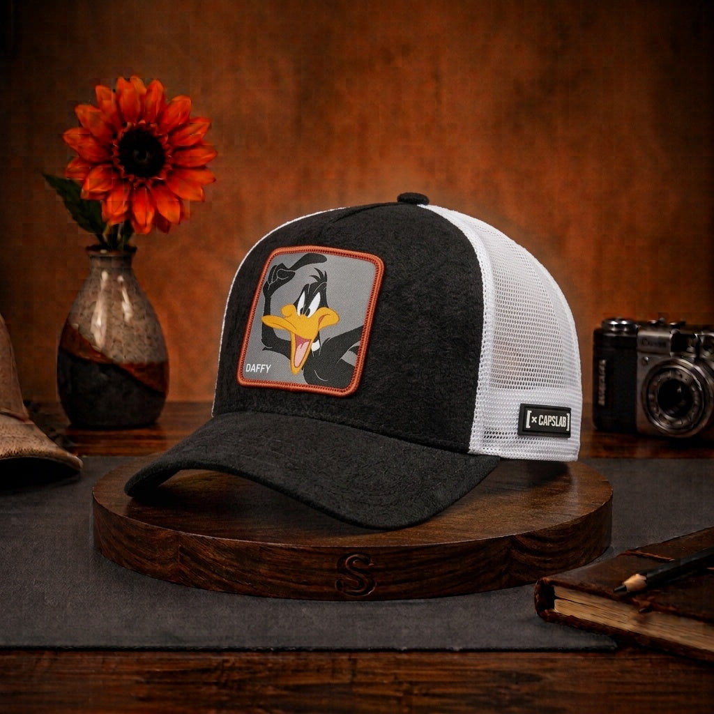 Capslab x Looney Tunes Duffy Duck